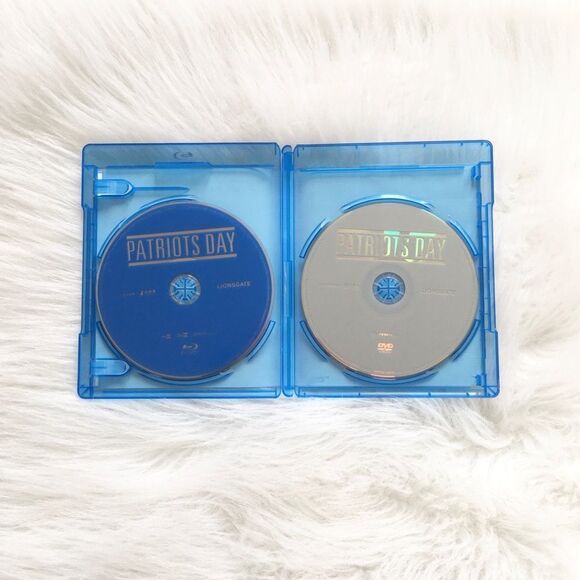 🔃Patriots Day Blue-Ray Disc & DVD - Picture 3 of 4